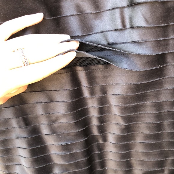 Black Straight Ruffle Layer Dress - Picture 4 of 7